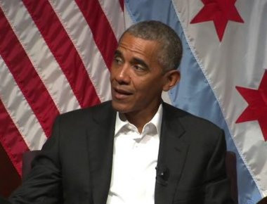 Ομπάμα στο Πανεπιστήμιο του Σικάγο: «Συνέβη τίποτα κατά την απουσία μου;» (βίντεο)